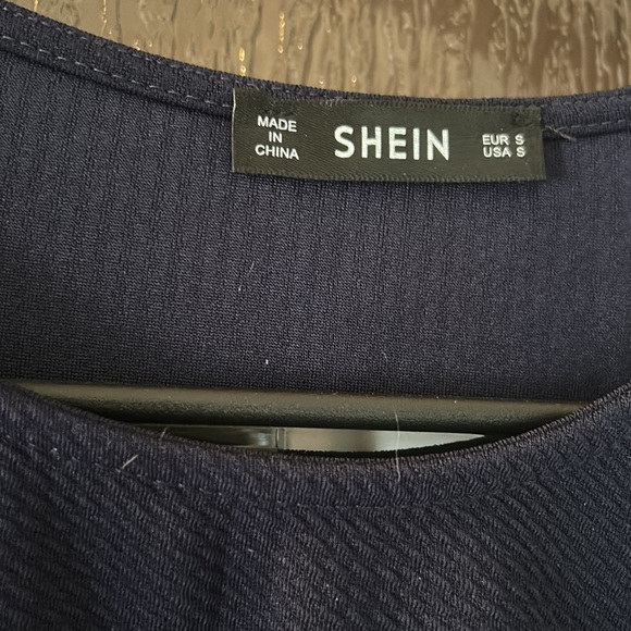 Pearl shirt with scalloped edges - Picture 3 of 3